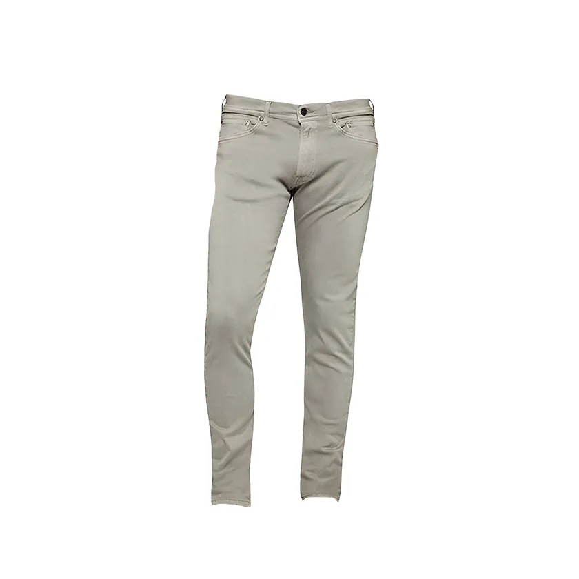 Tired of the same old jeans? It’s time to elevate your style with Replay's Chino Hosen. These trendy pants seamlessly blend elegance and comfort, making them the ideal choice for any event. Carefully crafted from top-notch quality fabrics, Repay promises a perfect fit and exceptional durability that will withstand the test of time.